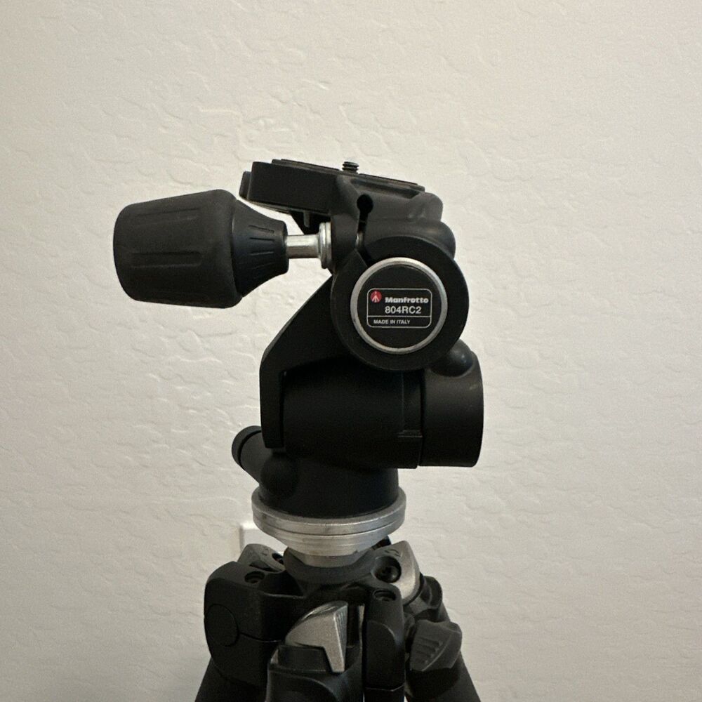 Manfrotto 290 MT294A3 Aluminum Tripod + Manfrotto 804RC2 3-Way Pan/Tilt Head - Picture 3 of 11